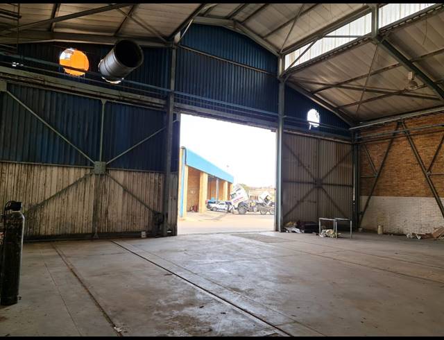 1,000M² WAREHOUSE TO LET IN WADEVILLE